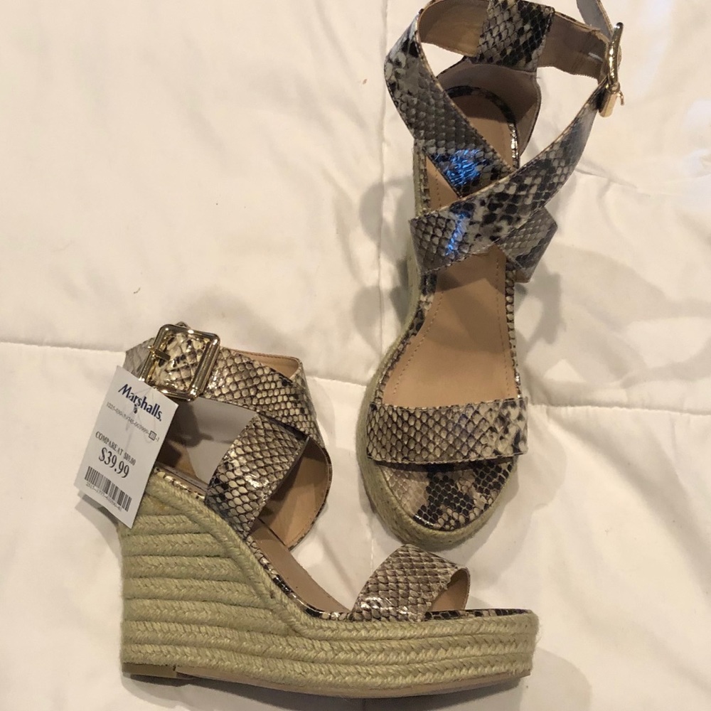 NWT Steve Madden Platform/Heel sandles.
